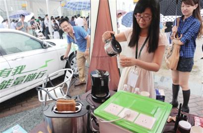 沪产"喝"氢电池车明年投用：加氢3分钟