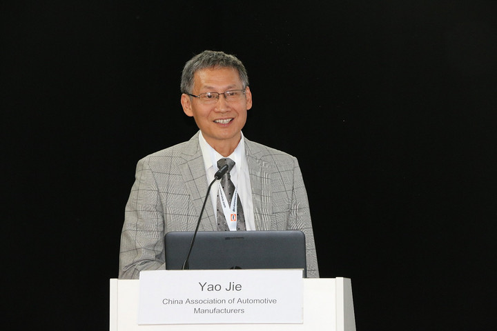 中汽协副秘书长姚杰中国新能源汽车产业站上新高度